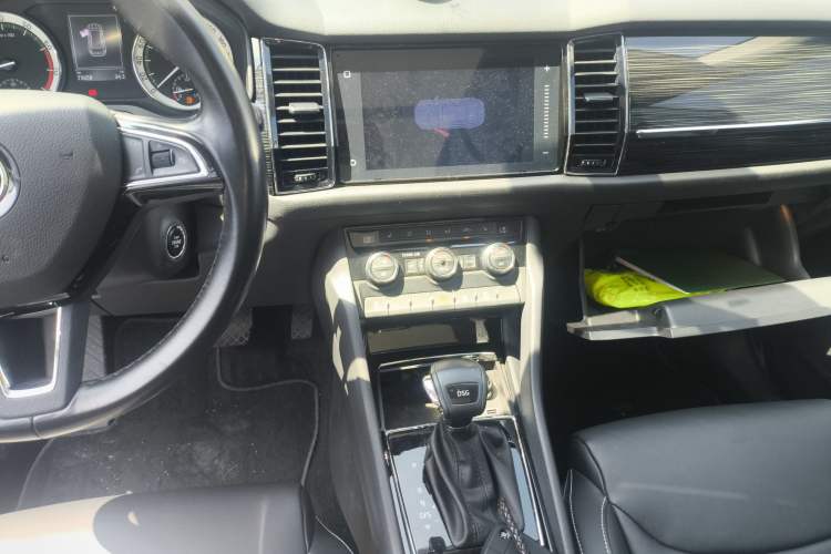 Used Skoda Kodiaq 2018 Facelifted TSI330 5-Seater Two-Wheel-Drive Luxury Enjoyment Edition Audio And AC Panel