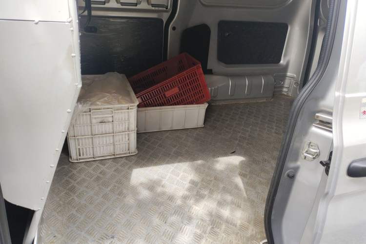 Used Wuling Hongguang V 2022 1.5L Jingqu Edition Enclosed-Window Vehicle with Electric Power Steering LAR Left Rear Seat