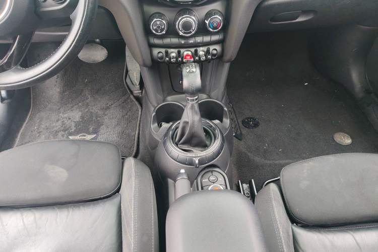 Used MINI 2016 1.5T COOPER Five-Door Edition Gear Lever