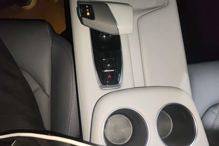 Used Changan UNI-Z New Energy 2024 Blue Whale Smart Electric iDD 125km Beyond Edition