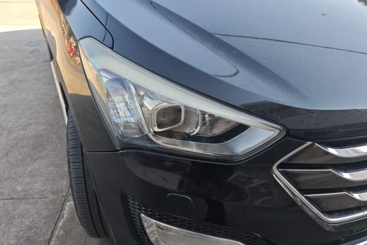 Used Hyundai Santa Fe 2013 2.0T Automatic All-Wheel Drive Top Trim