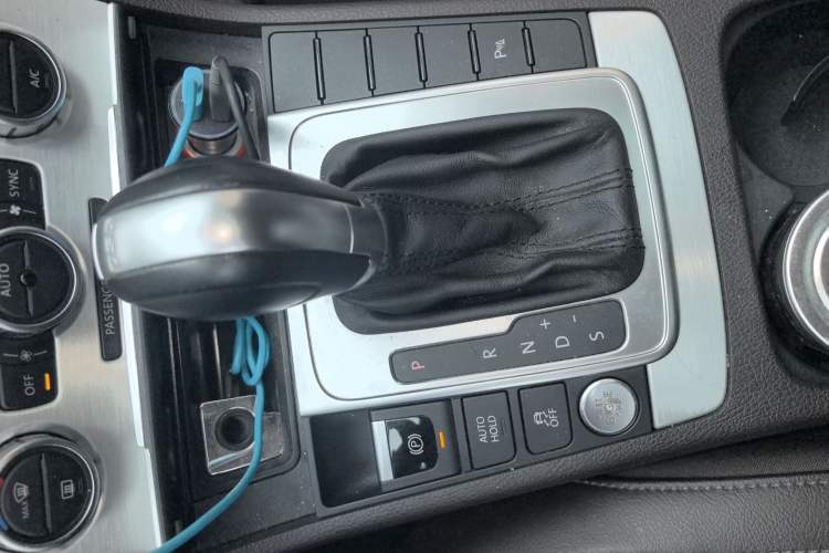 Used Volkswagen Magotan 2012 Travel Edition 2.0 TSI Comfort Version Gear Lever