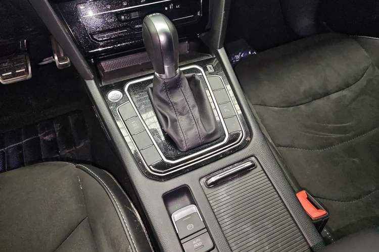 Used Volkswagen FAW-Volkswagen CC 2021 330TSI Ignite Edition Gear Lever