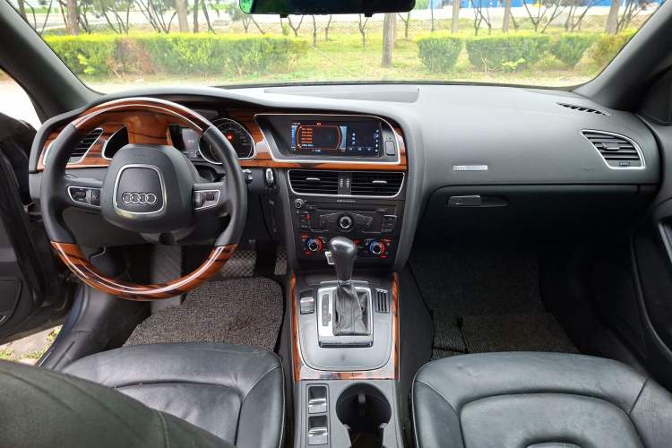 Used Audi A5 2010 2.0TFSI Cabriolet Center Console