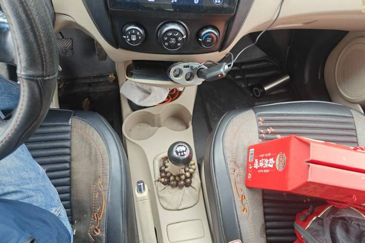 Used Kia Sportage 2013 2.0L Manual Two-Wheel Drive GL Trim Gear Lever