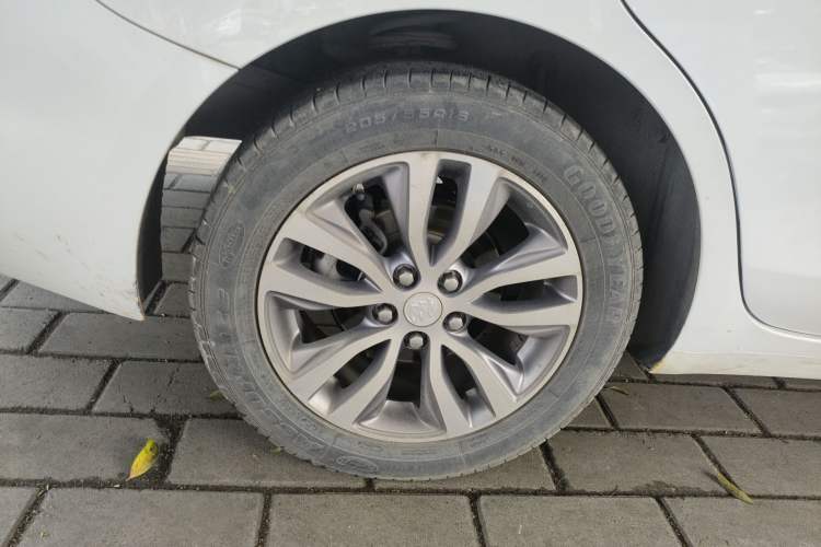 Used Buick GT 2018 18T Automatic Elite Model Right Rear Wheel Hub