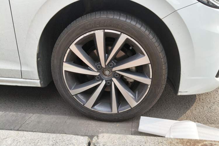 Used Volkswagen Bora 2019 Revised 1.5L Automatic Luxury Version China VI Standard Right Front Wheel Hub