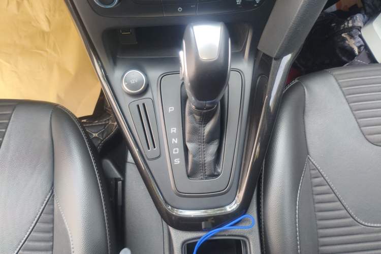Used Ford Focus 2018 Sedan Classic 1.6L Automatic Trendy SmartDrive Edition Gear Lever
