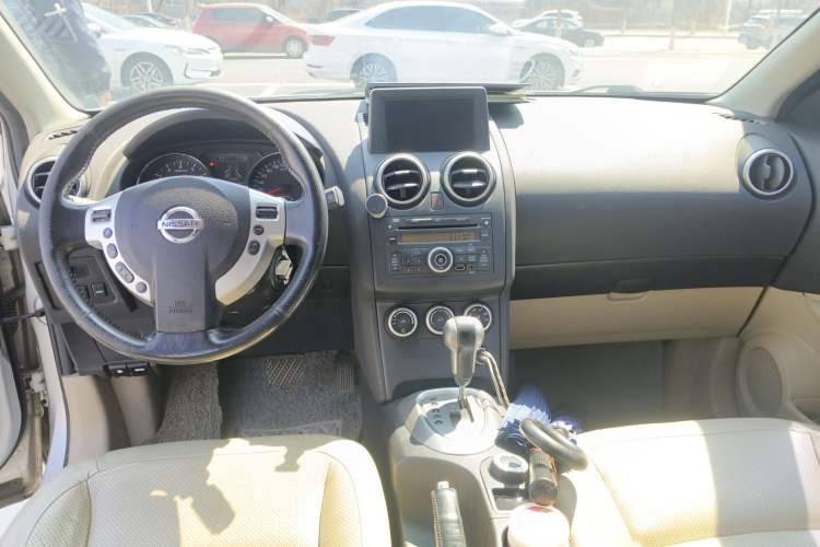 Used Nissan Qashqai 2012 2.0 XV Dragon CVT 4WD Center Console