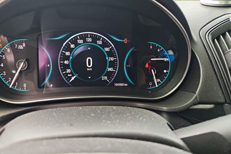 Used Buick Regal 2014 2.4L SIDI Luxury Fashion Edition Odometer Close Up