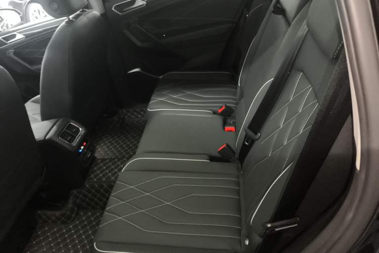 Used Volkswagen Tiguan L 2023 330TSI Automatic Two-Wheel Drive R-Line Enjoyment Edition
