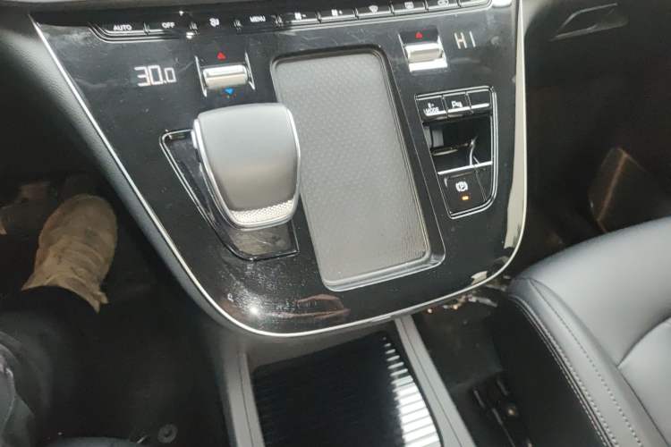 Used Hongqi HQ9 PHEV 2024 2.0T Four-Wheel Drive Business Edition
