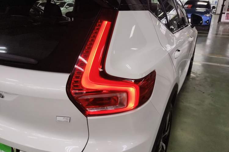 Used Volvo XC40 New Energy 2021 P8 Pure Electric All-Wheel Drive Smart Luxury Sport Edition Right Rear Taillight