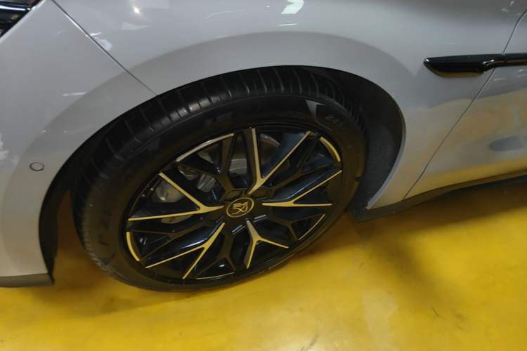Used BYD Han 2025 DM-i Intelligent Driving Edition 125KM Prestige Model
