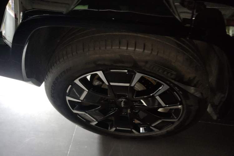 Used Formula Leopard 8 2025 Smart & Brave Flagship Edition 6 Seats Right Rear Wheel Hub