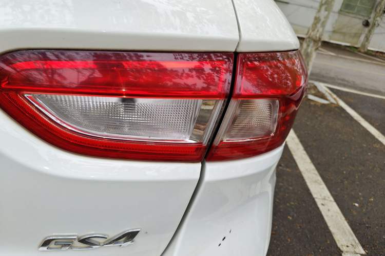 Used GAC Trumpchi GS4 2015 200T Manual Luxury Edition Right Rear Taillight