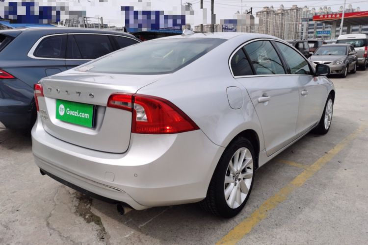 Used Volvo S60 2015 S60L 2.0T Zhiyuan Edition
