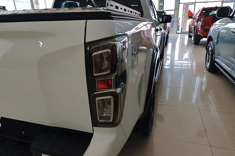 Used Isuzu D-MAX 2023 1.9T Automatic All-Wheel Drive V-CROSS Flagship Edition
