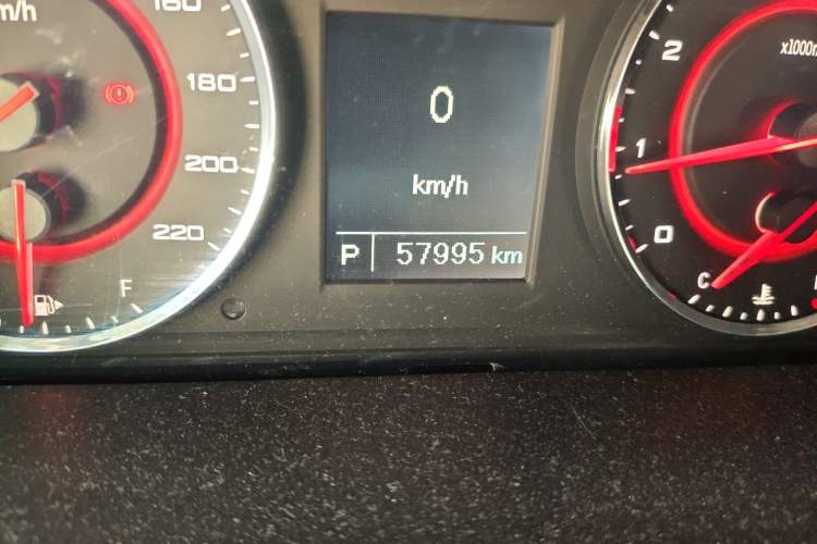 Used SAIC MAXUS G10 2016 2.0T Automatic Elite Edition Odometer Close Up