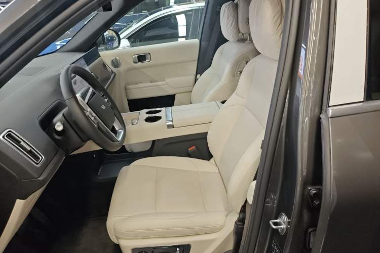 Used Li Auto L8 2025 Max Smart Refresh Edition
