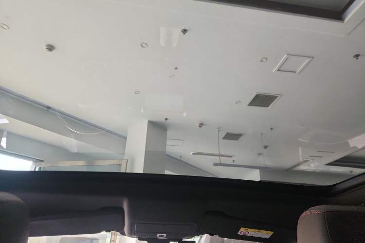 Used Land Rover Discovery Sport 2020 249 PS R-Dynamic Performance Edition Headliner