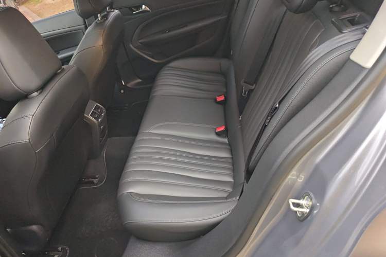 Used Peugeot 408 2022 1.6T Light-Chasing Edition
