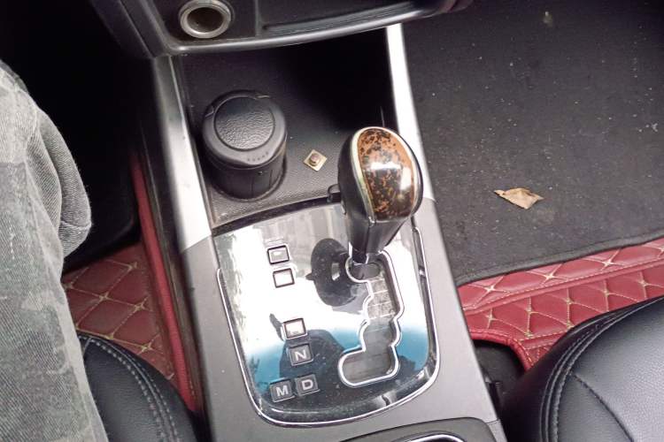 Used SsangYong Korando 2013 2.0L Gasoline Two-Wheel Drive Automatic Elite Edition Gear Lever