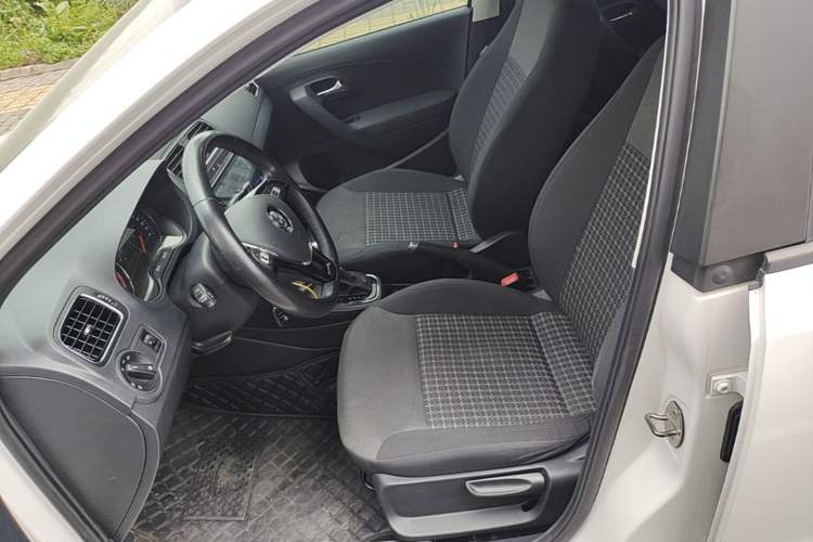 Used Volkswagen Polo 2016 1.6L Automatic Comfort Model Left Front Seat