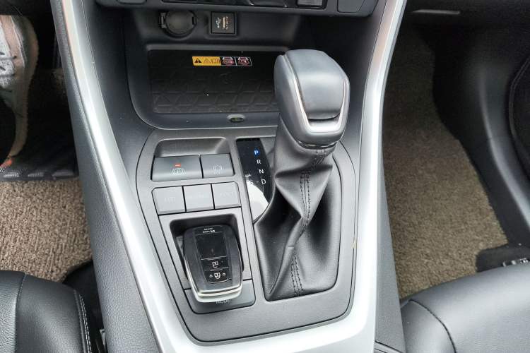 Used Toyota RAV4 2023 Dual-Engine 2.5L E-CVT Two-Wheel Drive Elite Plus Edition Gear Lever