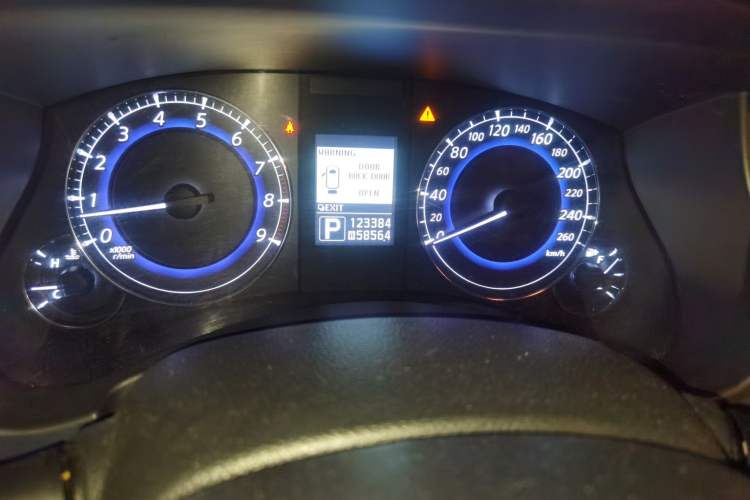 Used Infiniti QX50 2013 2.5L Two-Wheel-Drive Elegant Edition
