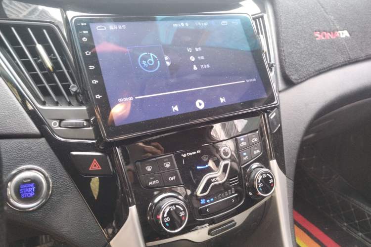 Used Hyundai Sonata 2011 2.0L Automatic Supreme Edition Audio And AC Panel