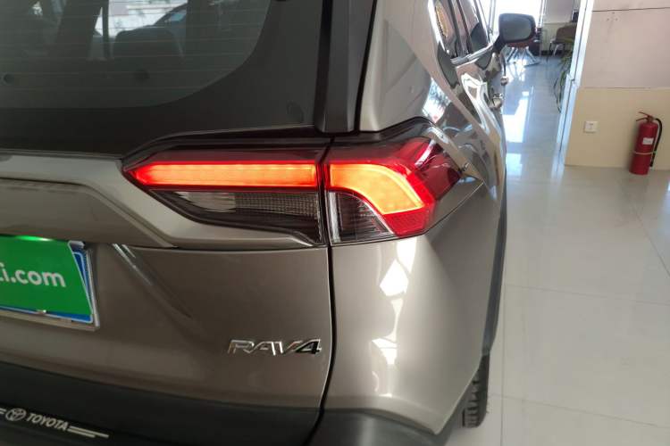 Used Toyota RAV4 2021 2.0L CVT Two-Wheel Drive Fashion PLUS Edition
