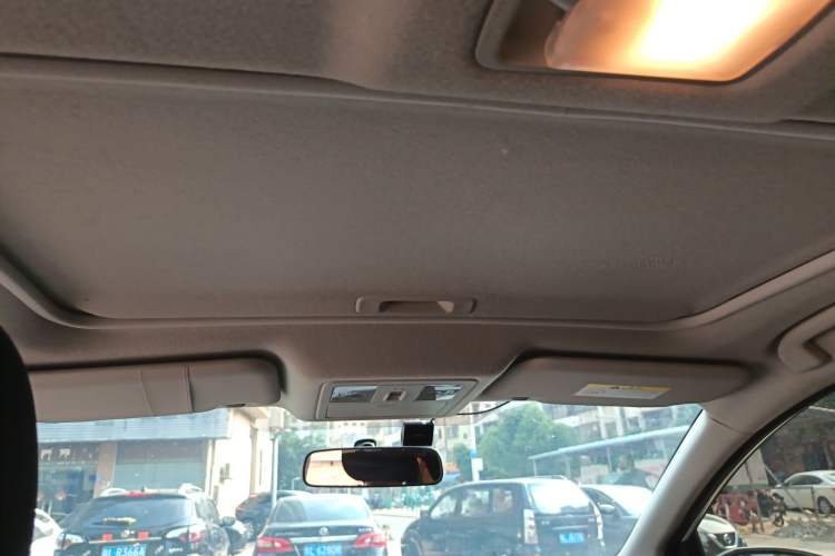 Used Nissan Tiida 2016 1.6L CVT Cool Dynamic Edition
