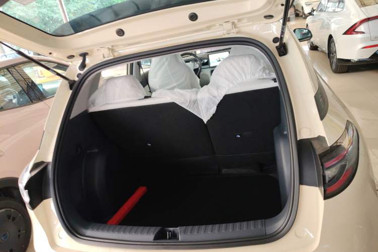 Used Geely Galaxy Geome 2026 Model 410km Carefree Edition Trunk