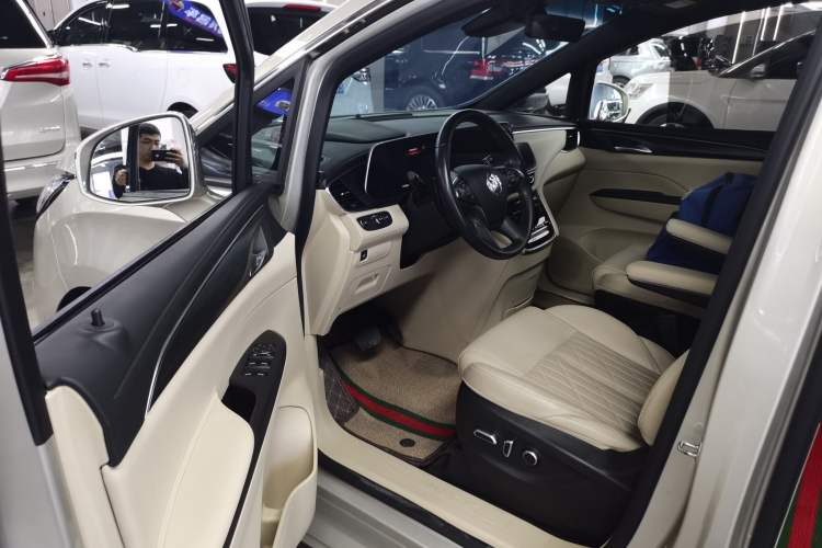 Used Buick GL8 2022 ES Land Cruiser 653T Luxury Model