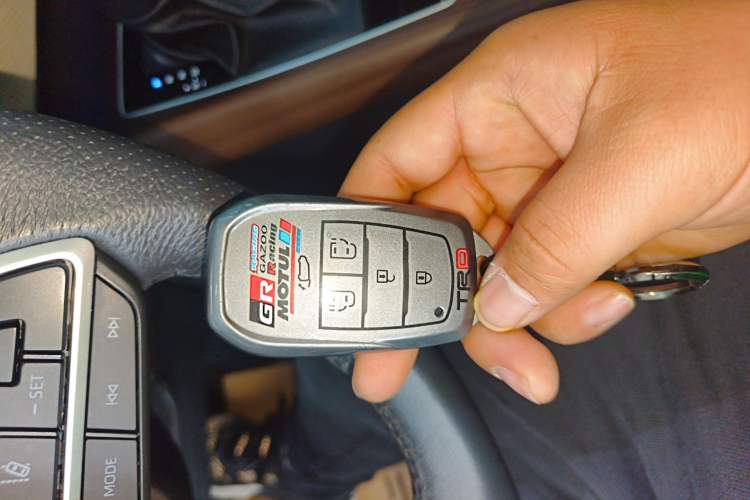 Used Toyota Granvia 2022 2.5L Hybrid Premium Edition Vehicle Key