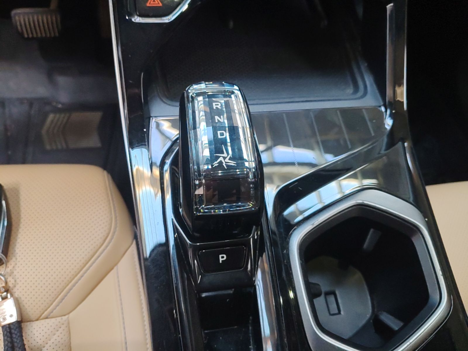 Geely Auto FX11 2023 1.5TD DCT Prestige Edition — снимка 16