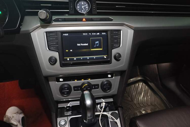 Used Volkswagen Variant 2016 380TSI Two-Wheel-Drive Style Edition Audio And AC Panel