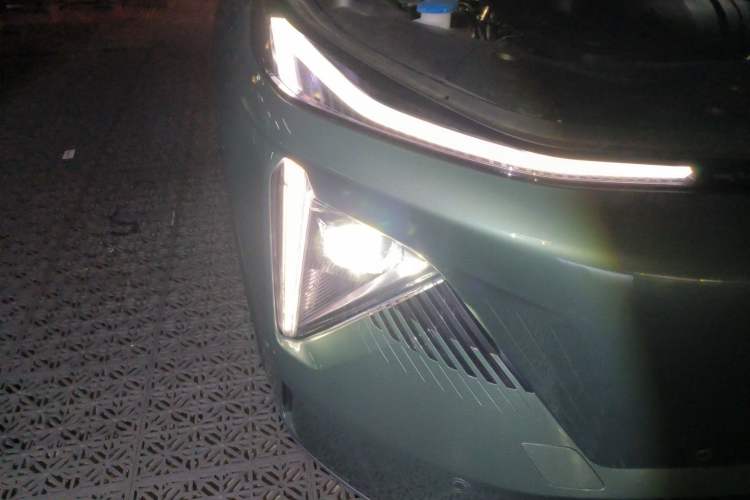 Used Geely Galaxy L7 2024 1.5T 115 km Asian Games Phantom Dragon Edition Right Front Headlight