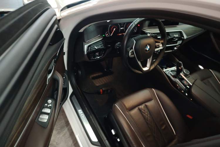 Used BMW 5 Series New Energy 2019 Updated Version 530Le Luxury Package Driver Seat