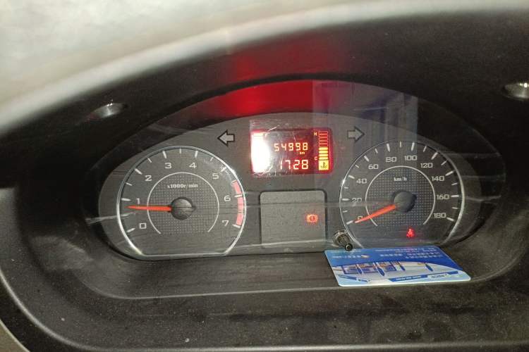 Used Wuling Rongguang V 2018 1.5L Practical Version Odometer Close Up