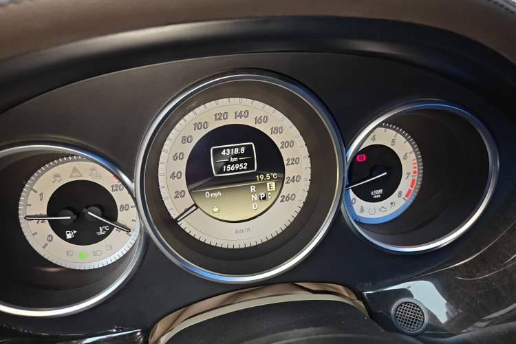 Used Mercedes-Benz CLS 2012 CLS 300 CGI Odometer Close Up