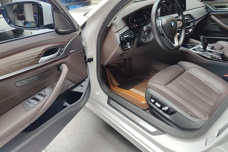 Used BMW 5 Series 2022 Updated 530Li Luxury Edition Premium Package Driver Seat