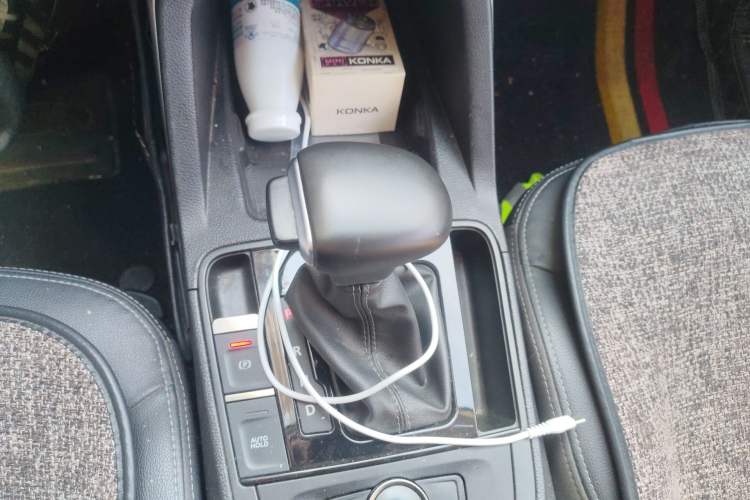 Used Qoros 5 2018 Revised Version 1.6T Automatic Leading Edition Gear Lever