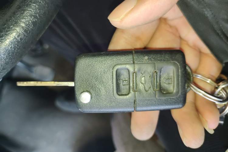 Used Iveco Daily 2021 2.5T A35 M1 Passenger Van 5-9 Seater Short Wheelbase Mid-Roof Design Dual Tires Manual Doors