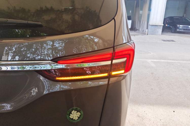 Used Buick GL8 2023 Land Executive Class 652T Luxury Model
