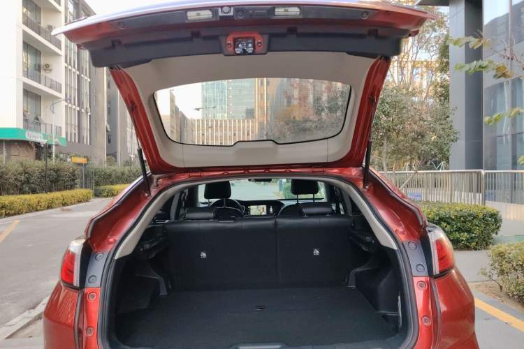 Used Venucia T90 2018 2.0L CVT Smart Connect Leading Edition China V Standard
