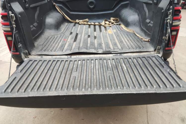 Used Great Wall Poer 2021 2.0T Global Version Passenger Automatic Diesel Two-Wheel Drive Comfort Trim Standard Cab GW4D20M Trunk