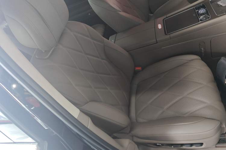 Used Hima AITO M9 2025 Extended-Range Ultra Version 52 kWh 6-Seater Right Front Seat