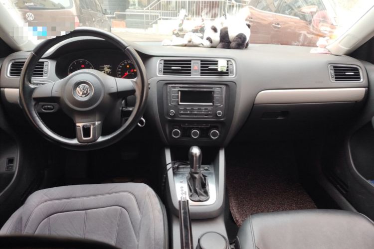 Used Volkswagen Sagitar 2014 1.6L Automatic Comfort Model Interior 2